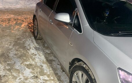 Opel Astra J, 2010 год, 530 000 рублей, 2 фотография