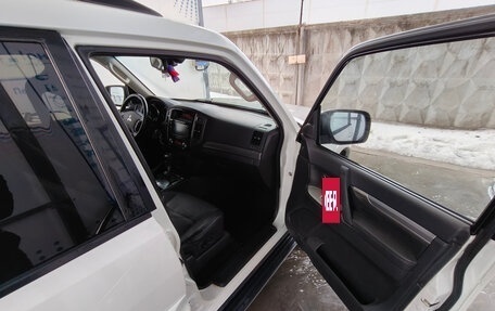 Mitsubishi Pajero IV, 2014 год, 2 700 000 рублей, 10 фотография