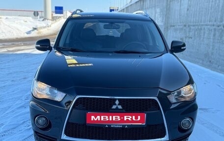 Mitsubishi Outlander III рестайлинг 3, 2010 год, 945 000 рублей, 2 фотография