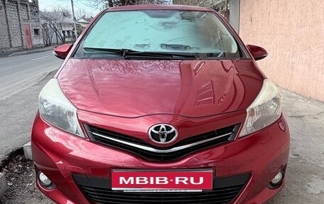 Toyota Yaris III рестайлинг, 2012 год, 1 250 000 рублей, 1 фотография