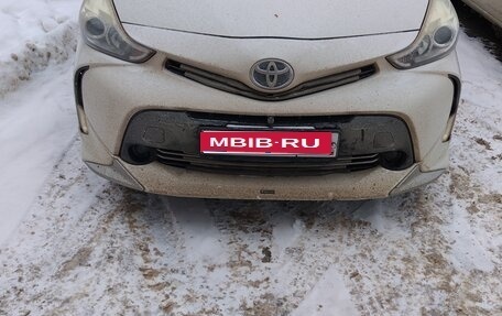 Toyota Prius Alpha I (ZVW40/41), 2014 год, 1 500 000 рублей, 1 фотография