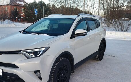 Toyota RAV4, 2017 год, 2 850 000 рублей, 2 фотография