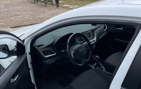 Hyundai Solaris II рестайлинг, 2017 год, 1 300 000 рублей, 9 фотография