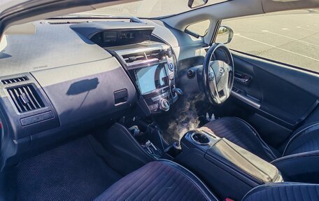 Toyota Prius Alpha I (ZVW40/41), 2014 год, 1 500 000 рублей, 10 фотография