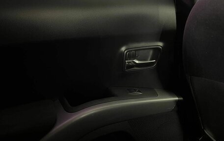 Mitsubishi Outlander III рестайлинг 3, 2007 год, 1 004 000 рублей, 10 фотография