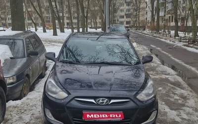 Hyundai Solaris II рестайлинг, 2012 год, 900 000 рублей, 1 фотография