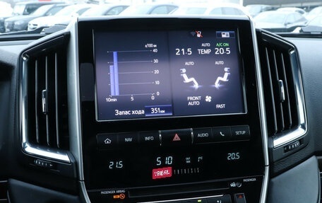 Toyota Land Cruiser 200, 2017 год, 6 400 000 рублей, 20 фотография