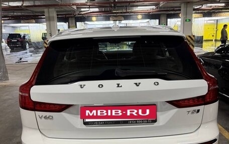 Volvo V60 Cross Country II, 2020 год, 3 800 000 рублей, 5 фотография