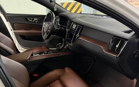 Volvo V60 Cross Country II, 2020 год, 3 800 000 рублей, 17 фотография