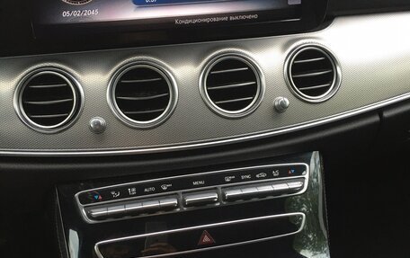 Mercedes-Benz E-Класс, 2018 год, 2 000 000 рублей, 20 фотография