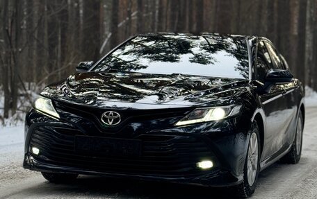 Toyota Camry, 2019 год, 2 300 000 рублей, 3 фотография