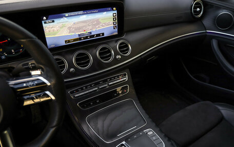 Mercedes-Benz E-Класс, 2021 год, 3 999 000 рублей, 21 фотография