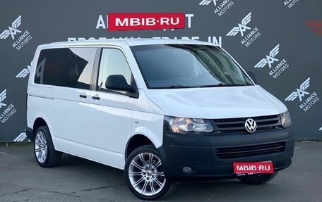 Volkswagen Caravelle T5, 2013 год, 1 950 000 рублей, 1 фотография