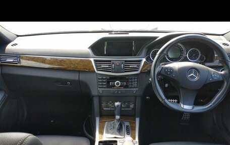 Mercedes-Benz E-Класс, 2010 год, 1 460 000 рублей, 4 фотография