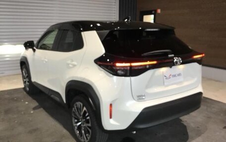 Toyota Yaris Cross, 2022 год, 1 572 000 рублей, 6 фотография