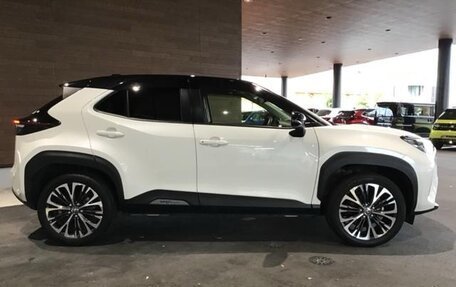 Toyota Yaris Cross, 2022 год, 1 572 000 рублей, 4 фотография