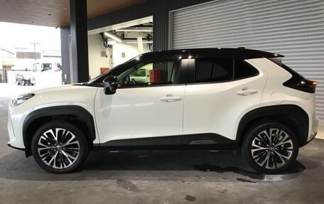 Toyota Yaris Cross, 2022 год, 1 572 000 рублей, 5 фотография