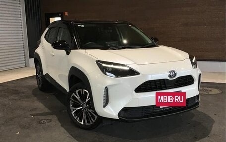 Toyota Yaris Cross, 2022 год, 1 572 000 рублей, 2 фотография