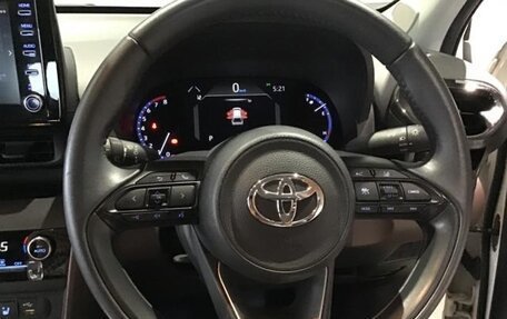 Toyota Yaris Cross, 2022 год, 1 572 000 рублей, 19 фотография