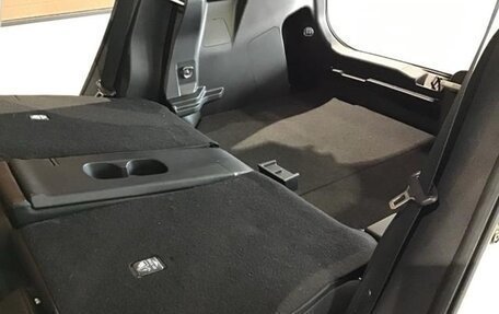 Toyota Yaris Cross, 2022 год, 1 572 000 рублей, 36 фотография