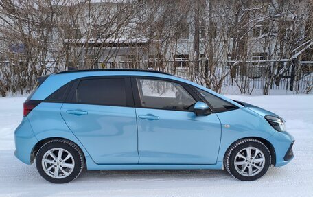 Honda Fit, 2020 год, 2 000 000 рублей, 6 фотография