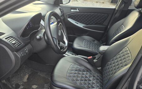 Hyundai Solaris II рестайлинг, 2013 год, 680 000 рублей, 17 фотография