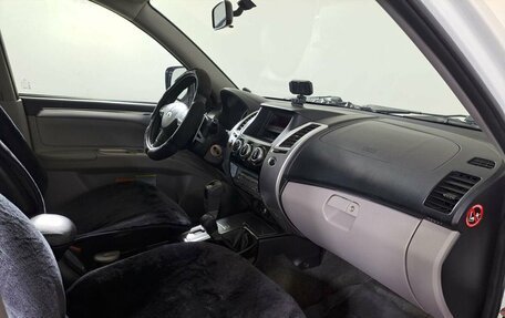 Mitsubishi Pajero Sport II рестайлинг, 2013 год, 2 200 000 рублей, 13 фотография