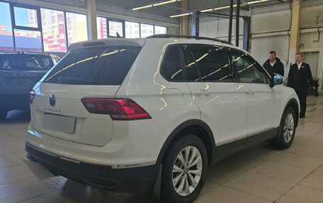 Volkswagen Tiguan II, 2021 год, 2 599 000 рублей, 3 фотография