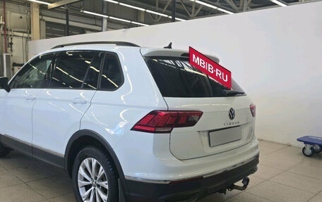 Volkswagen Tiguan II, 2021 год, 2 599 000 рублей, 2 фотография