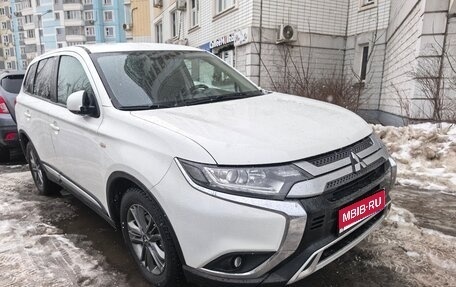 Mitsubishi Outlander III рестайлинг 3, 2018 год, 1 450 000 рублей, 1 фотография