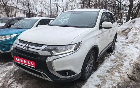Mitsubishi Outlander III рестайлинг 3, 2018 год, 1 450 000 рублей, 5 фотография