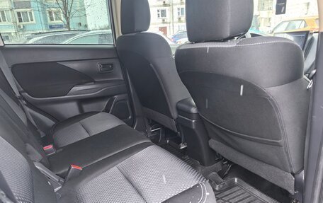 Mitsubishi Outlander III рестайлинг 3, 2018 год, 1 450 000 рублей, 9 фотография