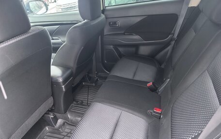 Mitsubishi Outlander III рестайлинг 3, 2018 год, 1 450 000 рублей, 12 фотография