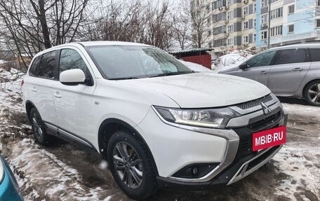 Mitsubishi Outlander III рестайлинг 3, 2018 год, 1 450 000 рублей, 8 фотография