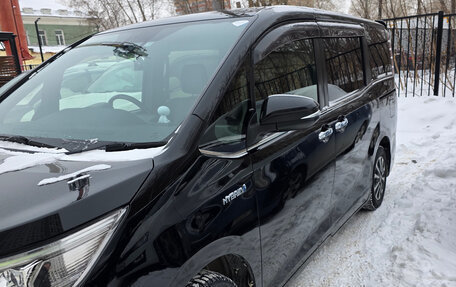 Toyota Esquire I, 2017 год, 2 600 000 рублей, 2 фотография