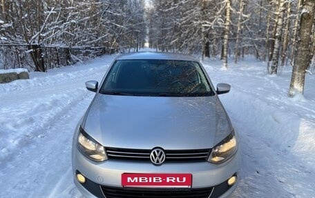 Volkswagen Polo VI (EU Market), 2013 год, 830 000 рублей, 2 фотография