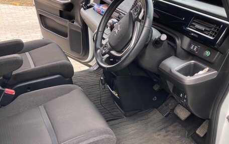 Honda Stepwgn IV, 2020 год, 2 150 000 рублей, 7 фотография