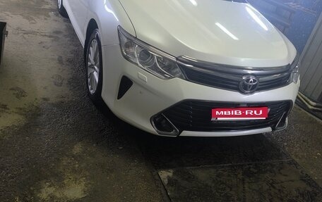 Toyota Camry, 2015 год, 1 890 000 рублей, 2 фотография