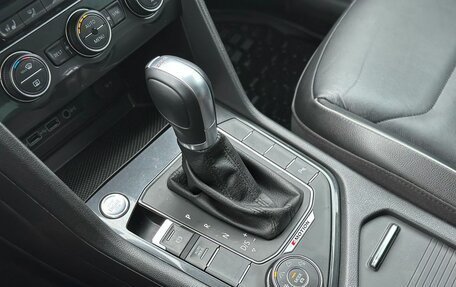 Volkswagen Tiguan II, 2018 год, 2 840 000 рублей, 21 фотография