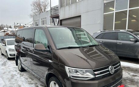 Volkswagen Multivan T6 рестайлинг, 2017 год, 4 000 000 рублей, 1 фотография
