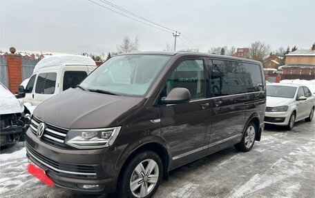 Volkswagen Multivan T6 рестайлинг, 2017 год, 4 000 000 рублей, 2 фотография