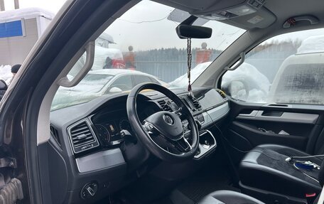 Volkswagen Multivan T6 рестайлинг, 2017 год, 4 000 000 рублей, 5 фотография