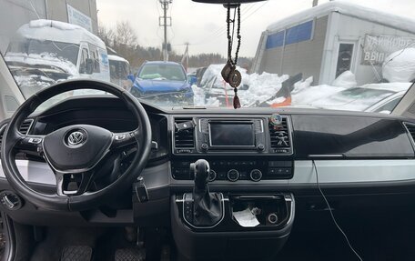 Volkswagen Multivan T6 рестайлинг, 2017 год, 4 000 000 рублей, 8 фотография