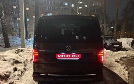 Volkswagen Multivan T6 рестайлинг, 2017 год, 4 000 000 рублей, 10 фотография