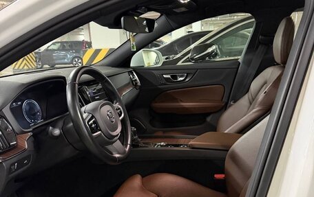 Volvo V60 Cross Country II, 2020 год, 3 800 000 рублей, 6 фотография