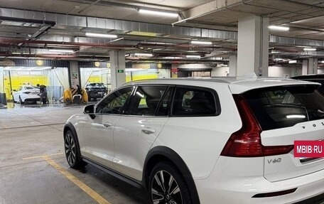 Volvo V60 Cross Country II, 2020 год, 3 800 000 рублей, 4 фотография