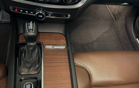 Volvo V60 Cross Country II, 2020 год, 3 800 000 рублей, 15 фотография