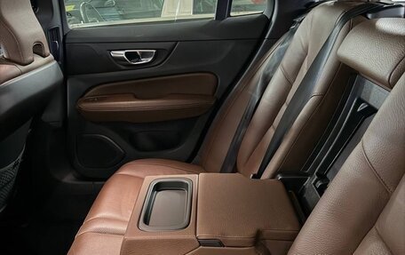 Volvo V60 Cross Country II, 2020 год, 3 800 000 рублей, 22 фотография