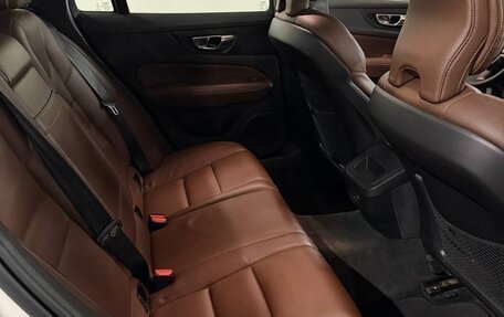 Volvo V60 Cross Country II, 2020 год, 3 800 000 рублей, 21 фотография