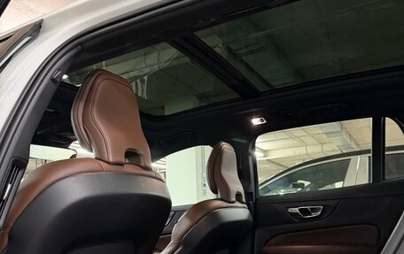 Volvo V60 Cross Country II, 2020 год, 3 800 000 рублей, 20 фотография